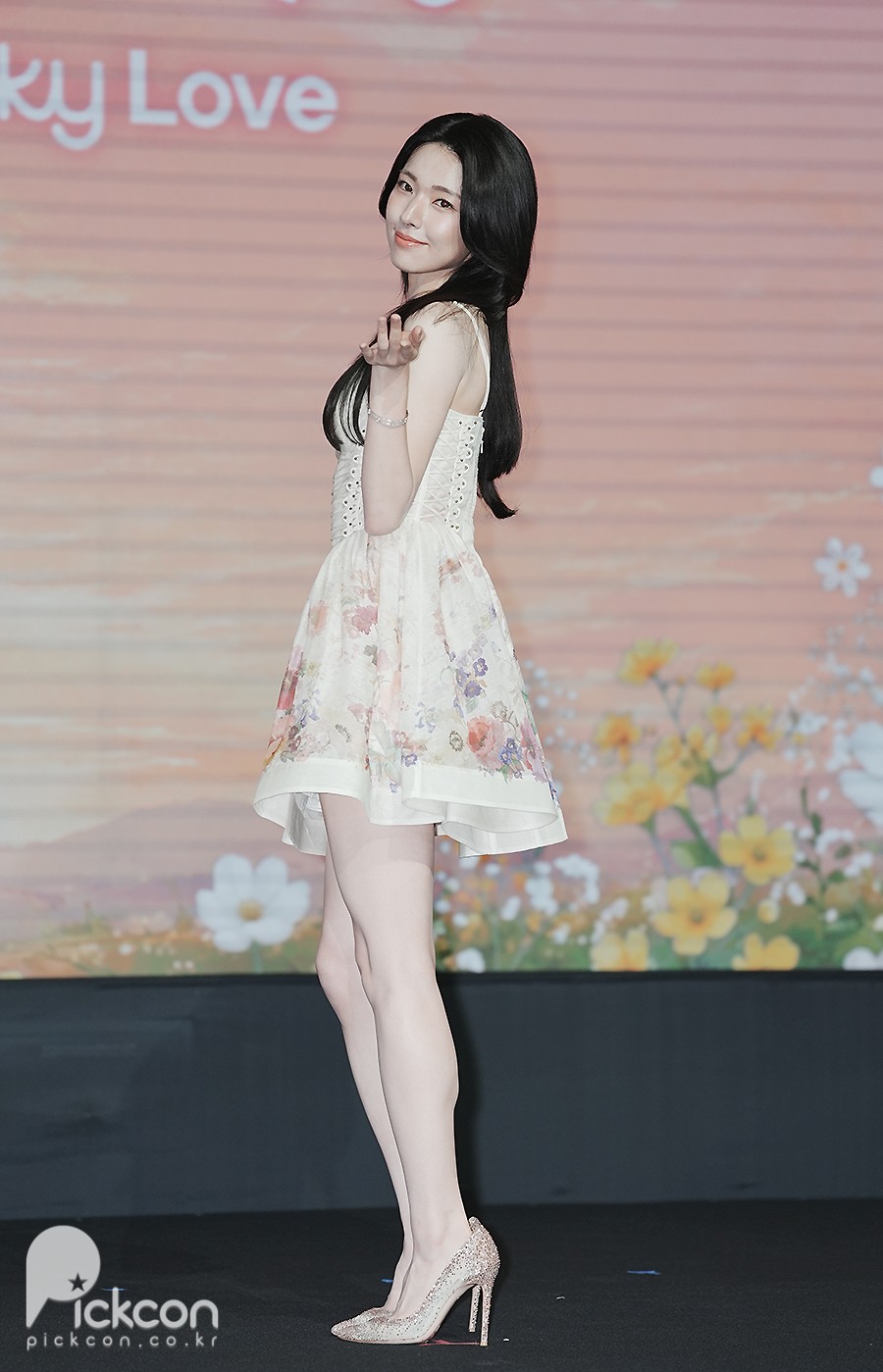 하영, '참교육' 이어 '엿사랑'까지…넷플릭스 공무원의 물오른 미모 (포토)