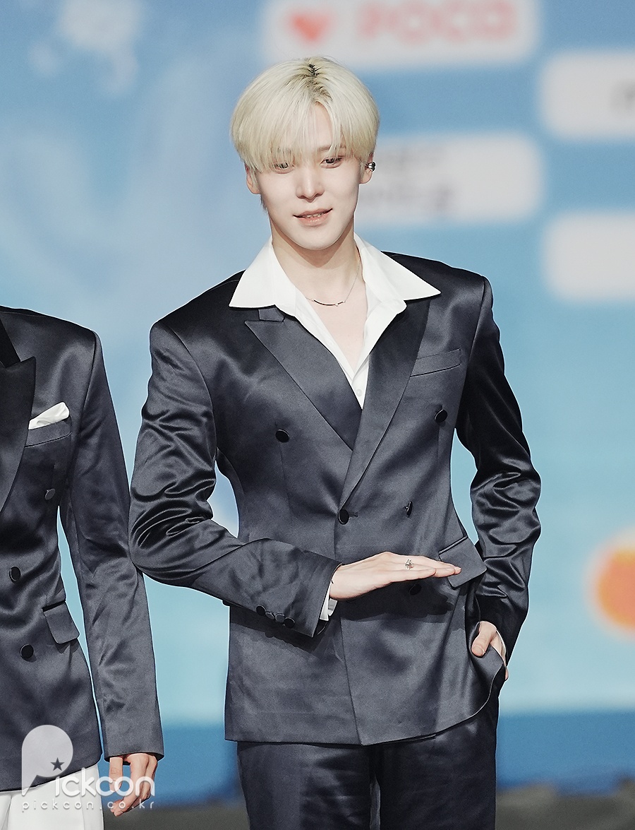 꽃을 든 민기 옆 에이티즈, 이렇게 깜찍해도 되나요 [2026 SBS 가요대전 Summer]