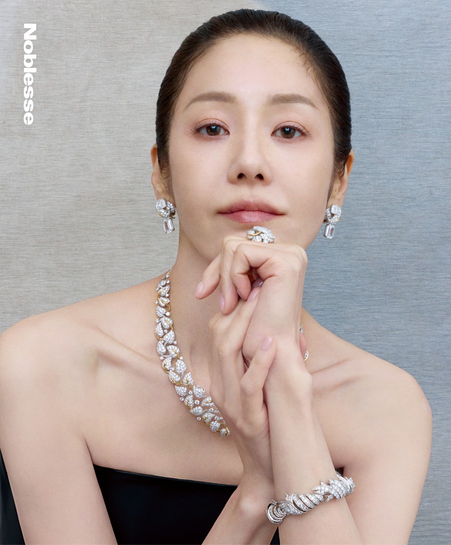 '56세' 고현정, 트임 드레스 사이 초슬림 각선미…찬란한 아름다움 [화보]