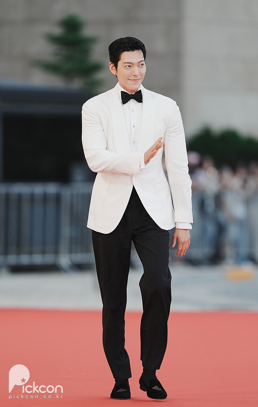 '신민아♥' 김우빈, 새 신랑의 가벼운 발걸음 [제5회 청룡시리즈어워즈]