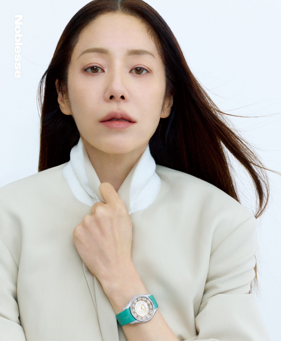 '56세' 고현정, 트임 드레스 사이 초슬림 각선미…찬란한 아름다움 [화보]