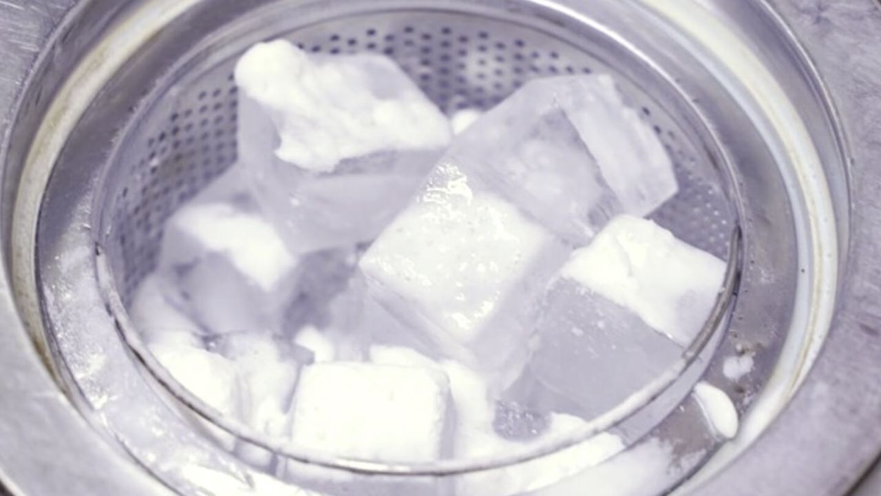 식초 얼음 배수구 냄새 제거 방법