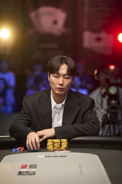 배우 노재원이 영화 ‘타짜: 벨제붑의 노래’와 디즈니+ ‘메이드 인 코리아2’를 통해 쉼 없는 행보를 이어간다. 사진은 ‘타짜: 벨제붑의 노래’. / CJ ENM