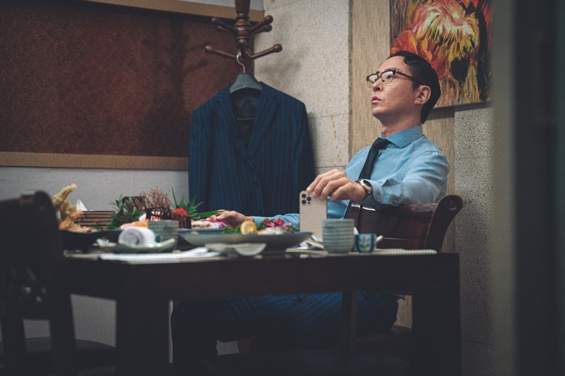 배우 이현균이 영화 ‘비광’으로 강렬한 존재감을 뽐냈다. / 플레이그램