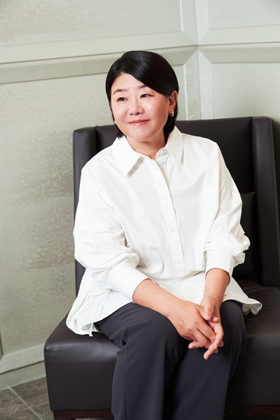 배우 이정은이 영화 ‘경주기행’으로 돌아왔다. / 롯데엔터테인먼트