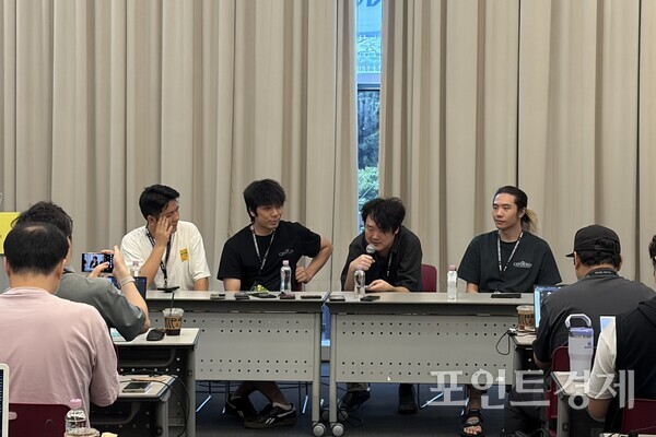 (오른쪽부터) 보우 밍하우 한국 퍼블리싱 총괄, 조 진쉔 총괄 디렉터, 지 공타우 글로벌 퍼블리싱 총괄 ⓒ포인트경제