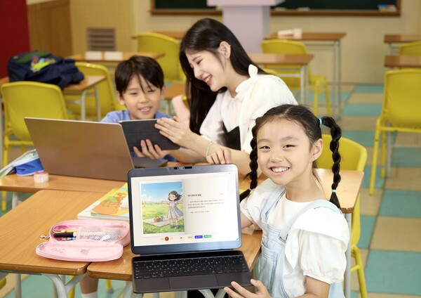 SK텔레콤은 순천향대와 함께 수행 중인 '2026 디지털새싹 사업'에 자체 개발한 AI 에듀테크 설루션 'AI 그림일기'를 제공해 교육 현장 AX와 미래 인재 육성에 나선다고 3일 밝혔다. /SKT