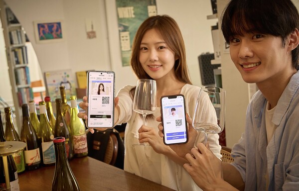 통신 3사는 모바일 인증 플랫폼 '패스(PASS)'의 신분증 QR검증 기능 이용을 독려하는 'QR 한 번, 안심 두 배!' 캠페인을 진행한다고 31일 밝혔다. /SKT