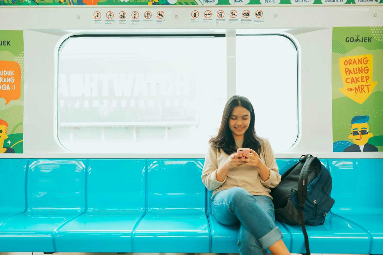 MRT도 갤럭시로 체크 / 사진=unsplash