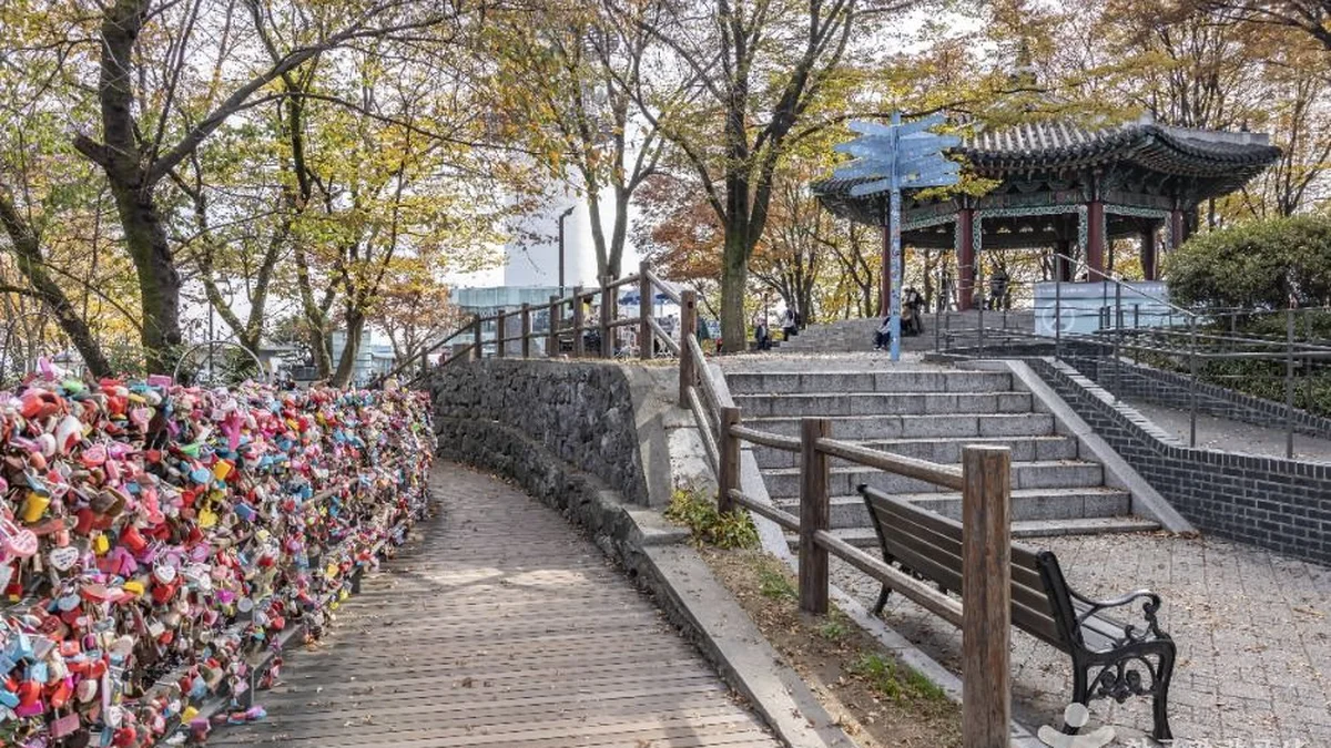 남산 팔각정