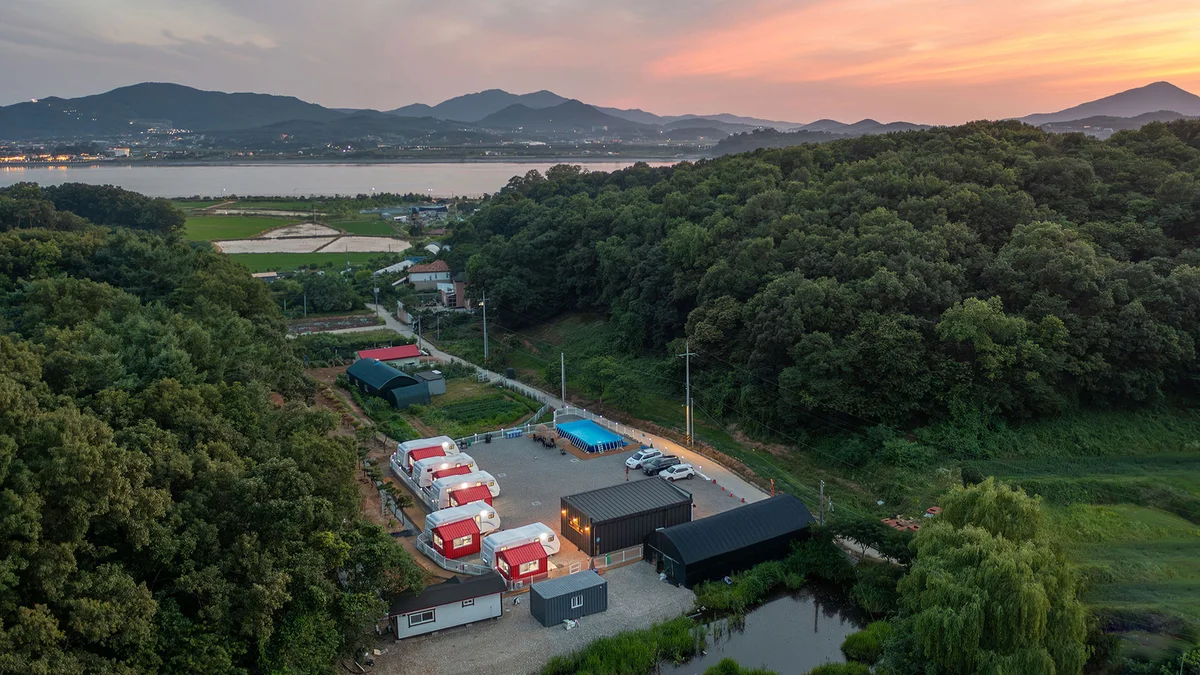 덕포진 숲속카라반파크