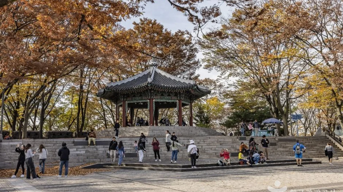 남산 팔각정