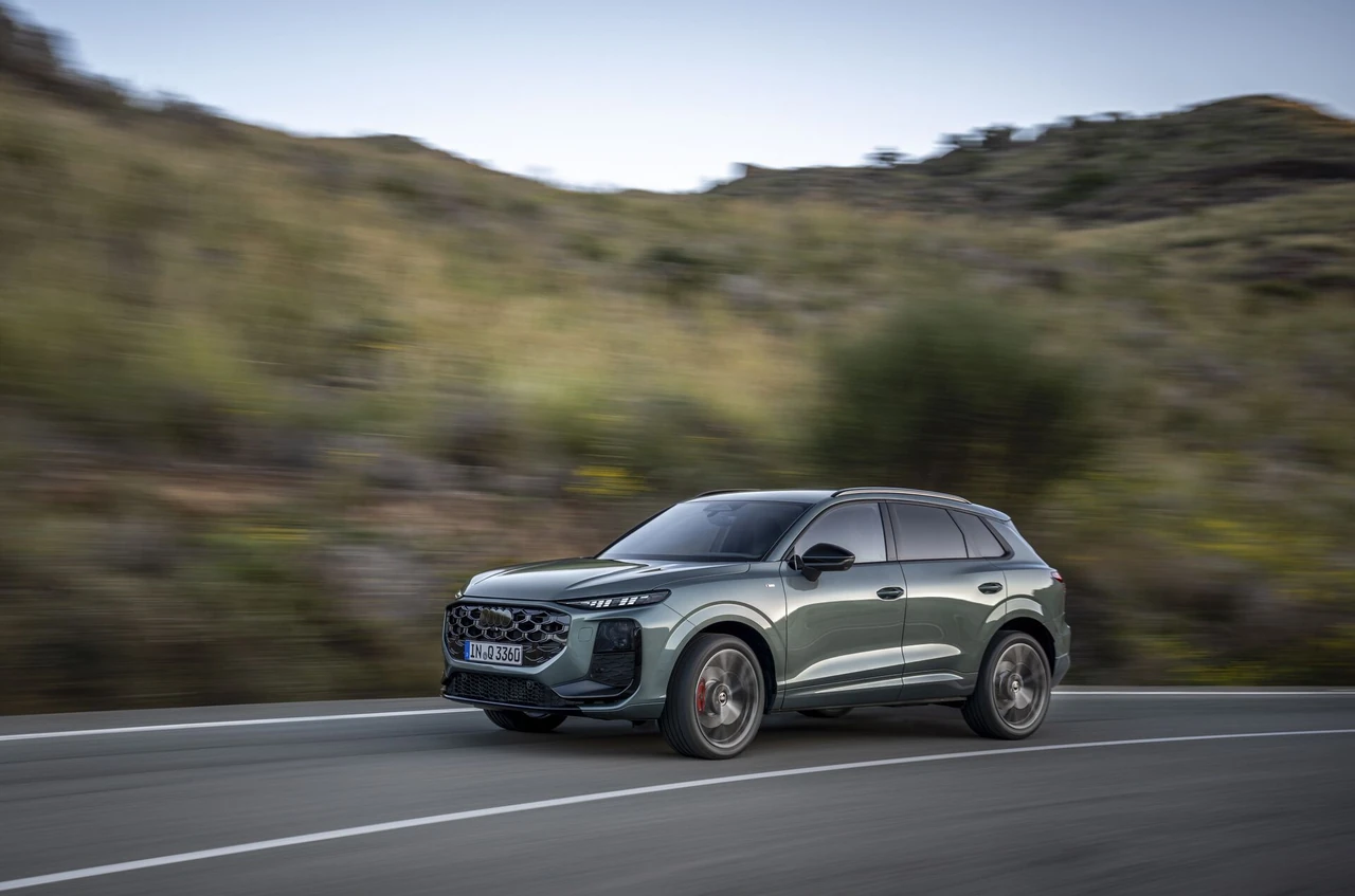 아우디 Q3 / 아우디