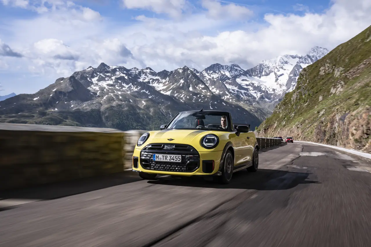 MINI 존쿠퍼웍스 컨버터블 / BMW