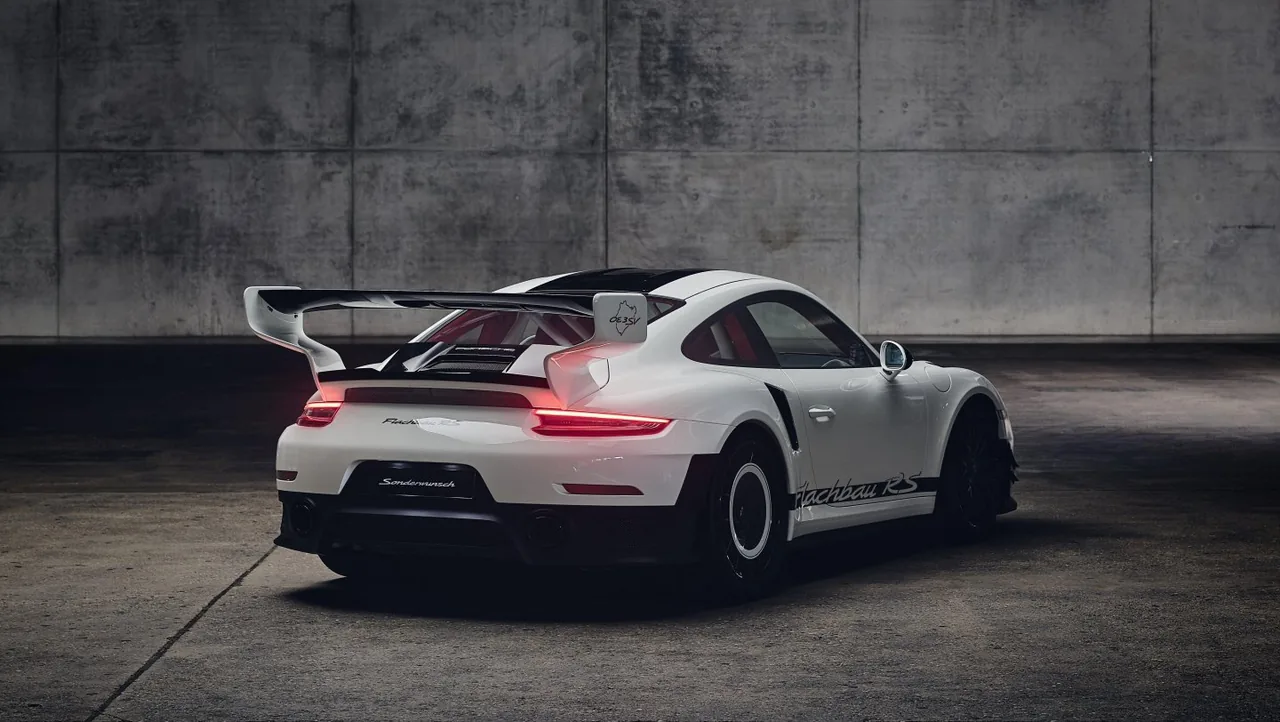 포르쉐 911 GT2 RS 기반 원오프