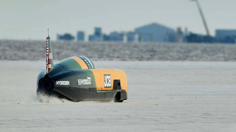JCB 하이드로맥스 수소 내연기관으로 1600마력으로 653Km 기록 타이틀