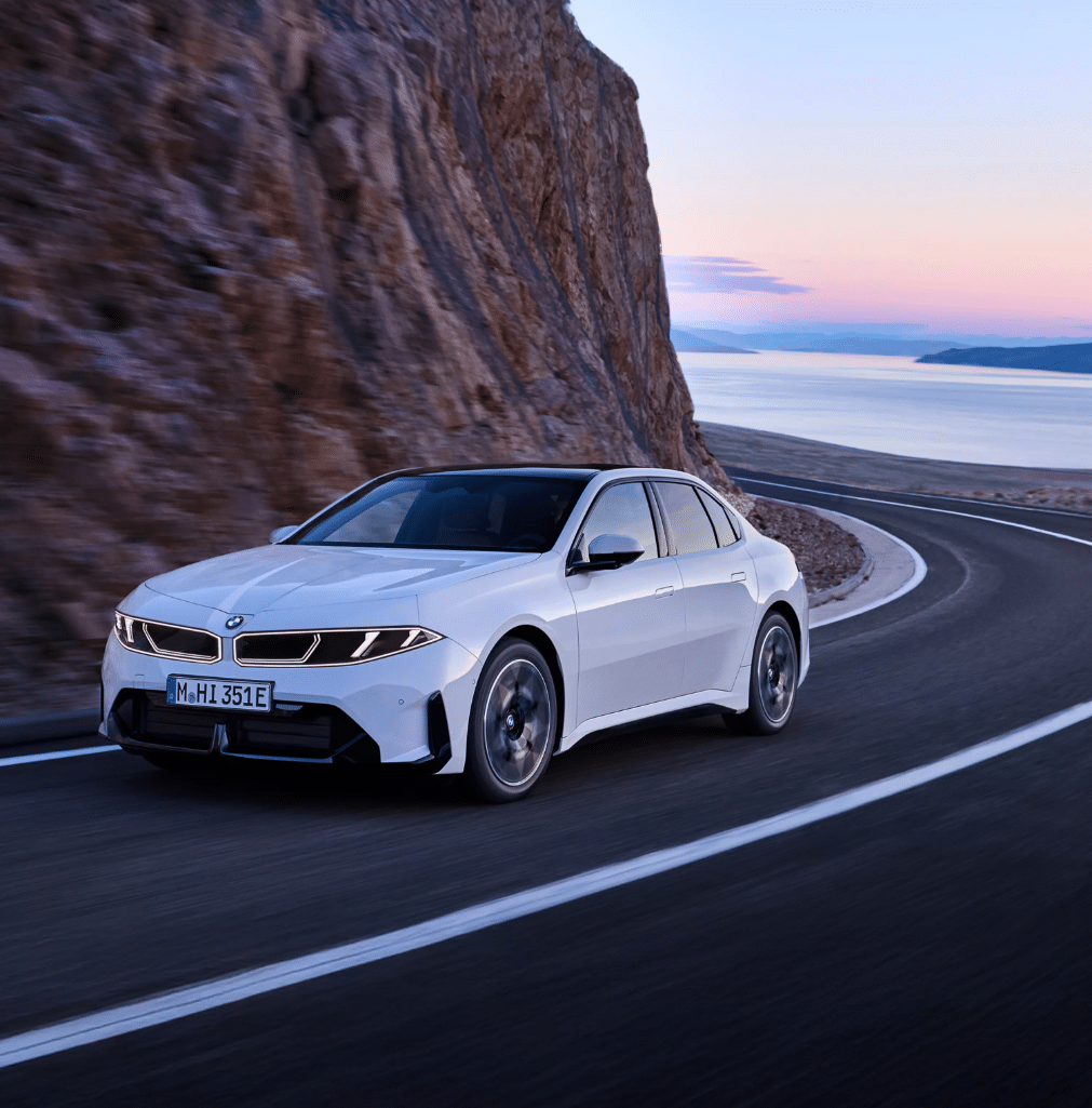 BMW 신형 i3, 뮌헨서 양산 돌입…'912km·10분 충전' 예상 뛰어넘은 수요에 놀랐다 3 BMW i3 양산 돌입