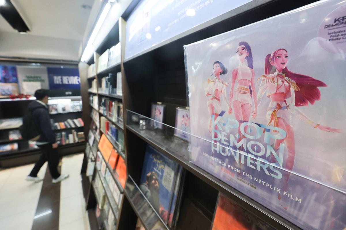 '케이팝 데몬 헌터스'\n서울 종로구 교보문고 광화문점 핫트랙스에 진열된 '케이팝 데몬 헌터스' 오리지널사운드트랙(OST) 음반. [연합뉴스 자료사진. 재판매 및 DB 금지]