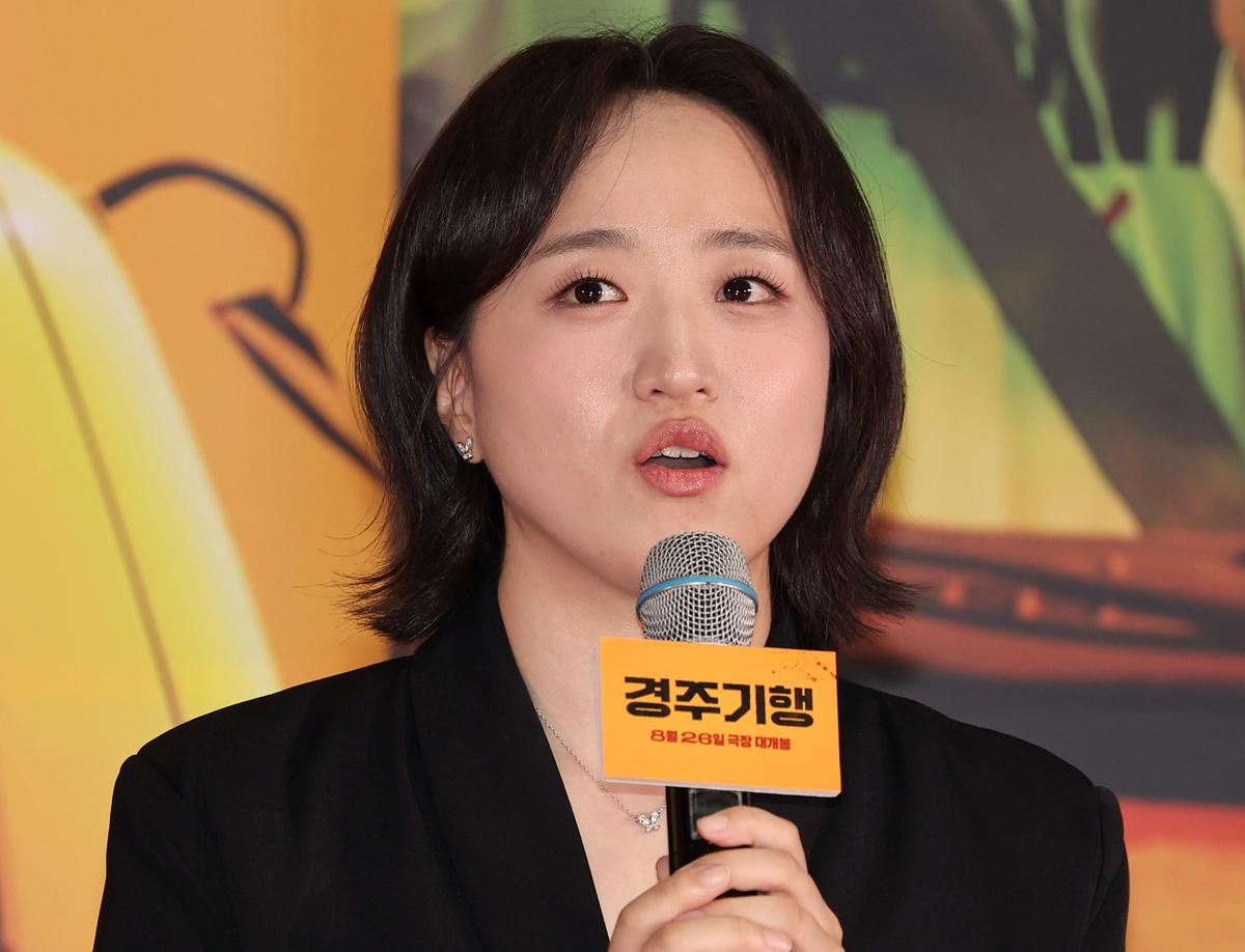 영화 '경주기행' 시사간담회 _ 인사말하는 김미조 감독