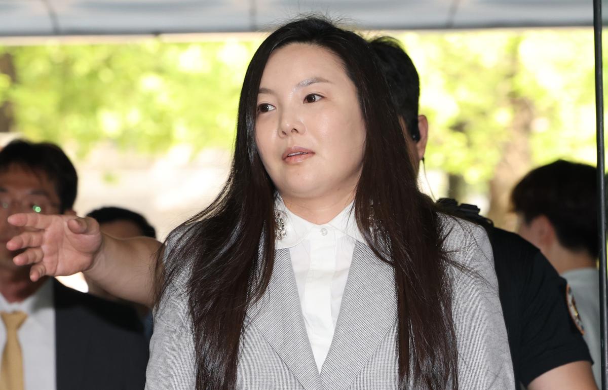 연예기획사 원헌드레드 레이블 차가원 대표가 3일 구속 전 피의자 심문(영장실질심사)을 위해 서울 서초구 서울중앙지법에 출석하고 있다