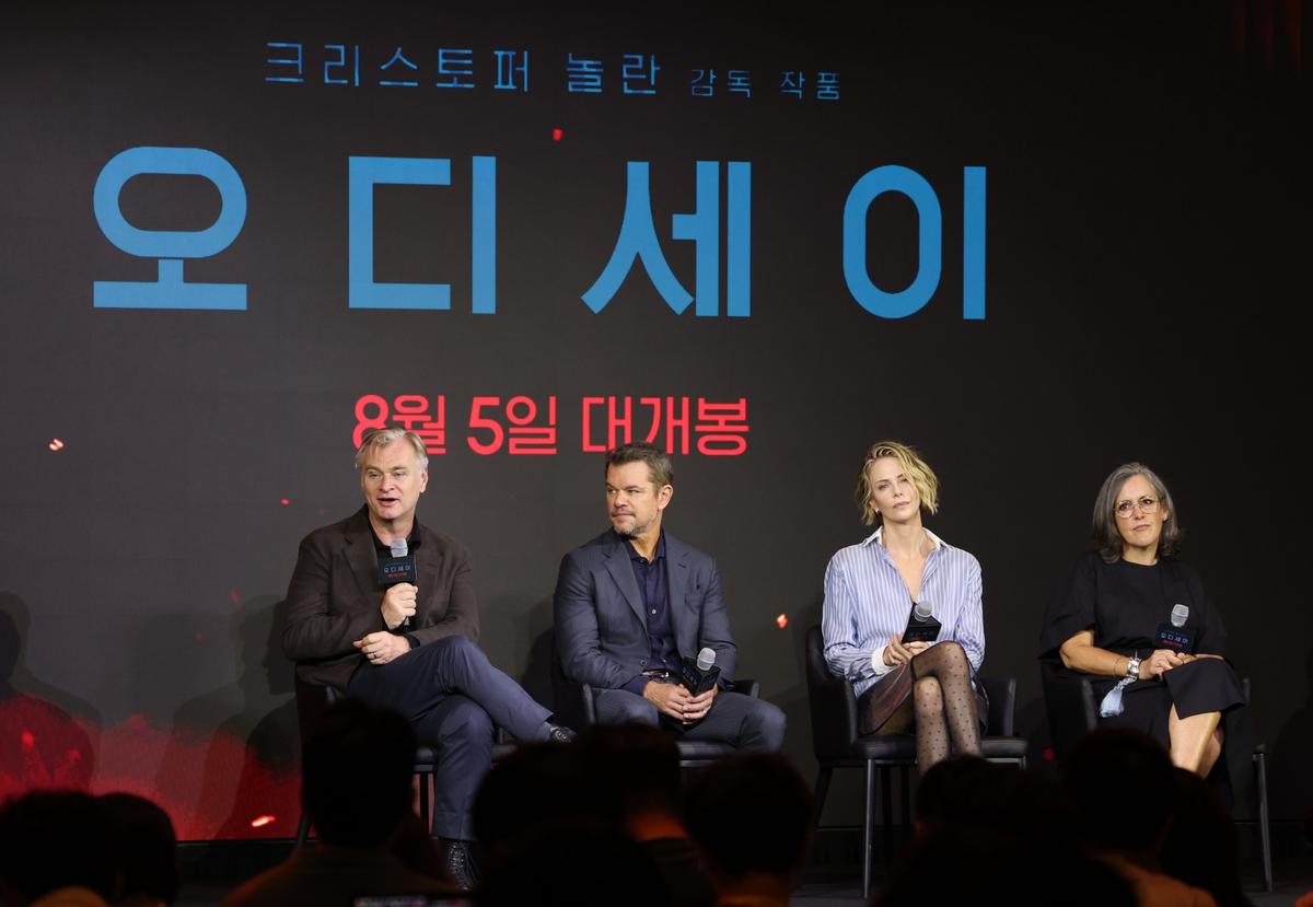 '오디세이' 내한 기자간담회\n3일 서울 종로구 포시즌스호텔에서 열린 영화 '오디세이' 내한 기자간담회에서 크리스토퍼 놀런 감독이 인사말을 하고 있다