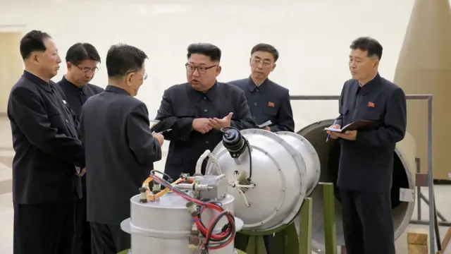 북한: 핵실험장 폐쇄, 남북 표준시 통일공개 - BBC News 코리아