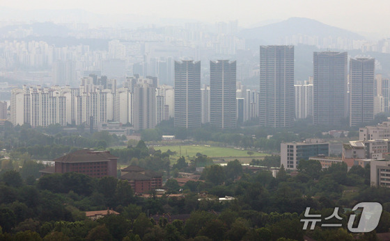 서울 용산공원 일대가 안개에 휩싸여 있다. 2026.8.19 © 뉴스1 구윤성 기자
