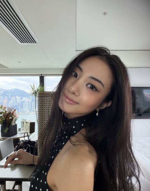 / MEOVV Official SNS Account