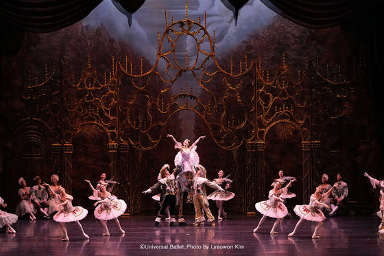 2022년 '잠자는 숲속의 미녀' 공연 사진.ⓒUniversal Ballet_Photo by Lyeowon Kim