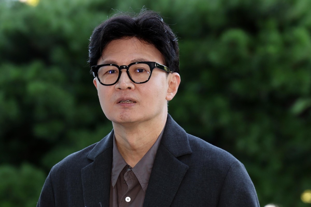 한동훈 무소속 의원이 20일 오후 서울 여의도 국회 의원회관 앞에서 법무부 장관 후보직에서 자진 사퇴한 김승원 더불어민주당 의원 등과 관련한 브리핑을 하고 있다. / 뉴스1