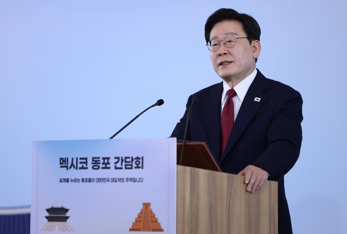 이재명 대통령이 24일(현지시간) 멕시코 멕시코시티 한 호텔에서 열린 동포 간담회에서 발언을 하고 있다. / 뉴스1