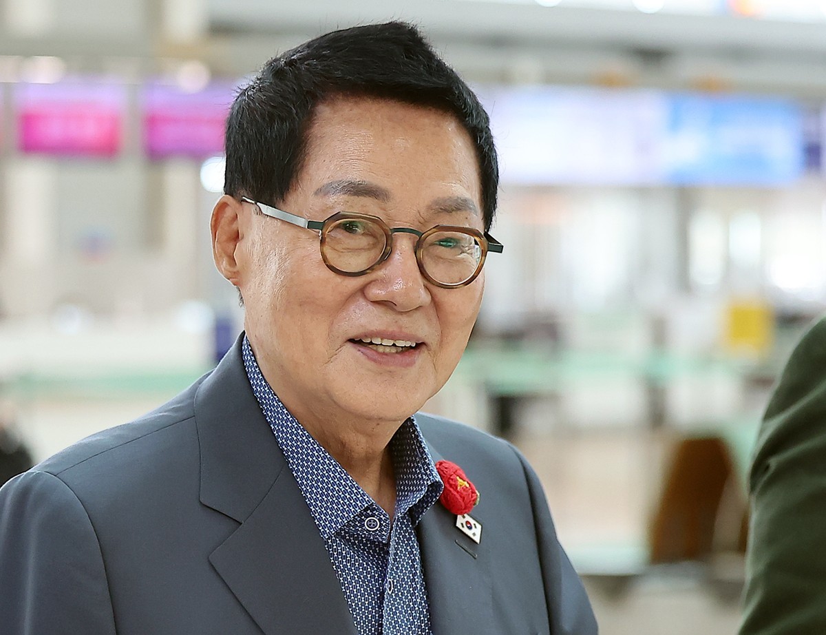 박지원 더불어민주당 의원. 기사 이해를 돕기 위한 자료 사진. 더불어민주당 내부에서도 북한군의 국내 송환과 비무장지대(DMZ) 지뢰 폭발 사고에 대한 이재명 정부의 대응을 비판하는 목소리가 나오고 있다. 박지원 의원은 26일 페이스북에 올린 글에서
