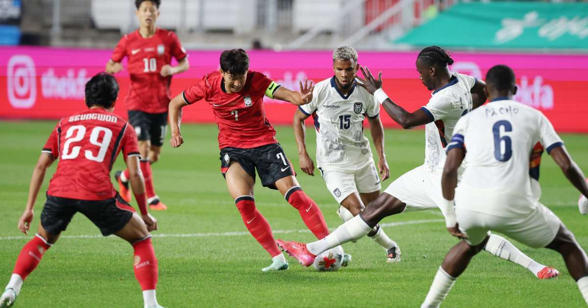 24일 경기 수원시 팔달구 수원월드컵경기장에서 열린 축구 국가대표 평가전 대한민국과 에콰도르의 경기, 손흥민이 돌파하고 있다. / 뉴스1