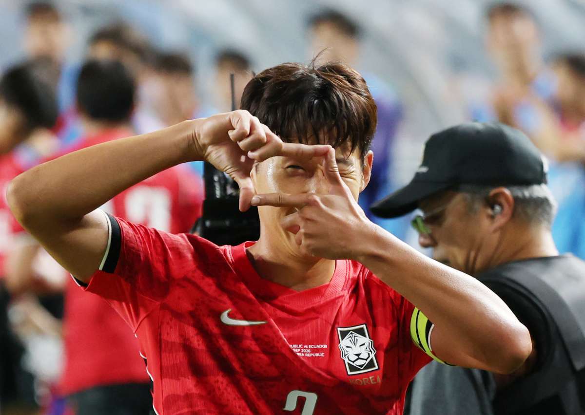 24일 경기 수원시 팔달구 수원월드컵경기장에서 열린 축구 국가대표 평가전 대한민국과 에콰도르의 경기, 손흥민이 득점을 한 뒤 세리머니를 하고 있다. / 뉴스1