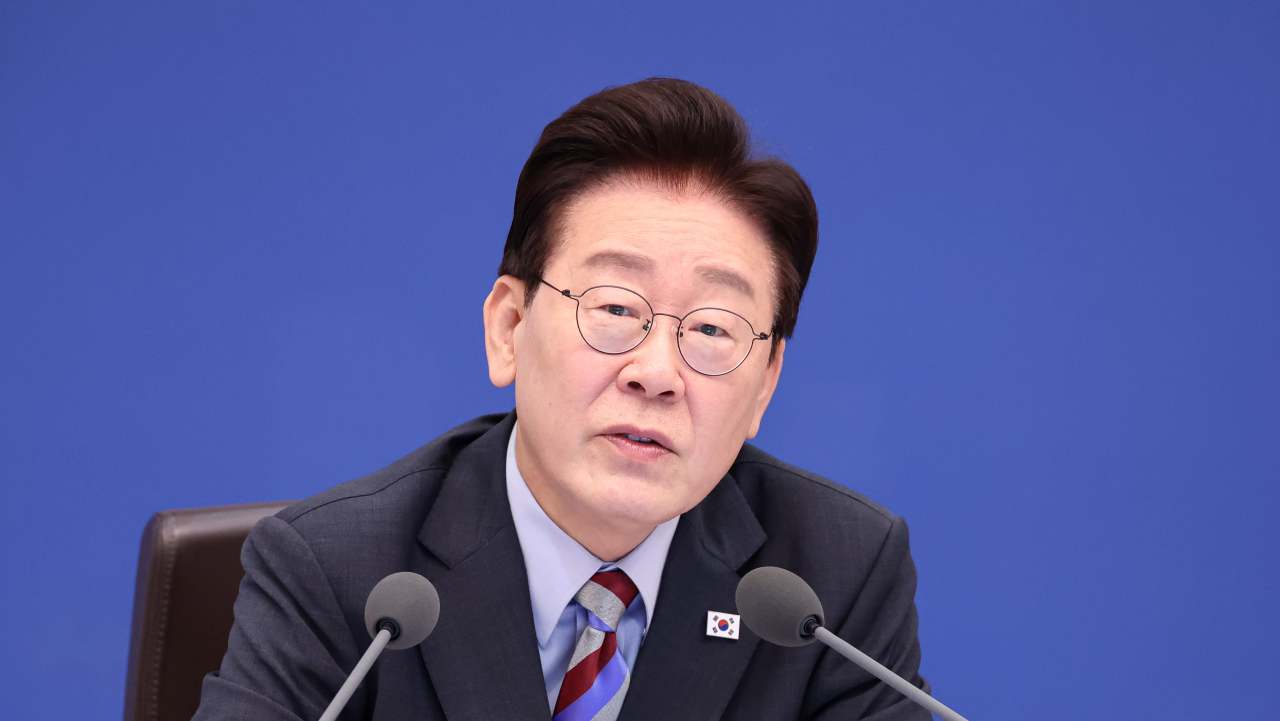이재명 대통령이 29일 청와대에서 열린 국무회의에서 발언을 하고 있다. / 뉴스1