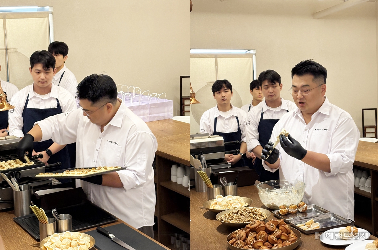 서울 서초구 ‘이원일 식탁’에서 이원일 셰프가 캘리포니아 호두로 호두과자를 만들고 있다. 육성연 기자