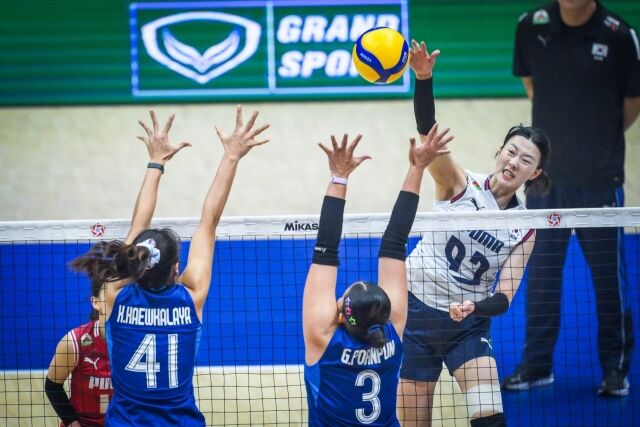 한국여자배구대표팀 주장 강소휘가 27일 열린 2026 아시아선수권대회 태국과 8강전 도증 스파이크를 시도하고 있다./아시아배구연맹(AVC) 제공