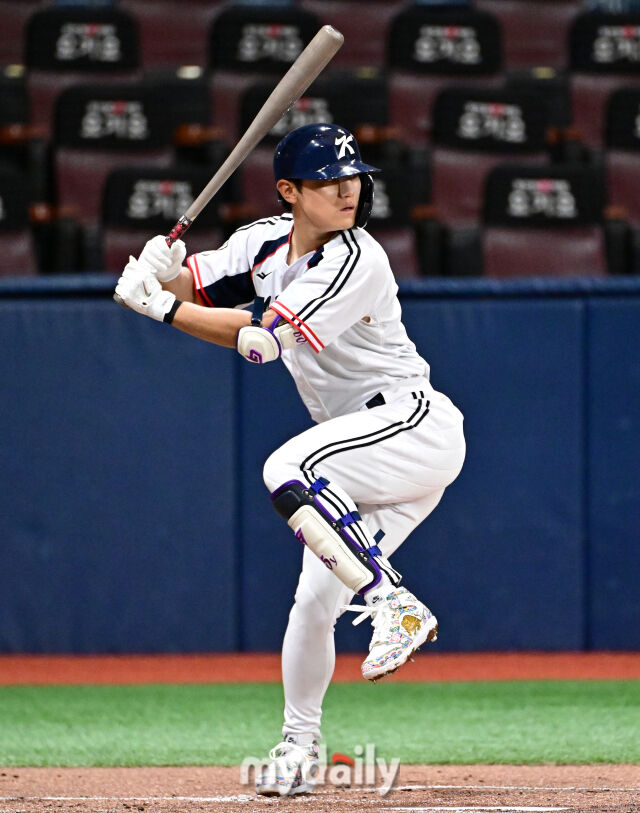 2026년 9월 17일 오전 서울 고척스카이돔에서 열린 '2026 아이치 나고야 아시안게임' 야구대표팀 평가전, 대한민국과 상무의 경기. 김도영이 타격하고 있다./고척=유진형 기자 zolong@mydaily.co.kr