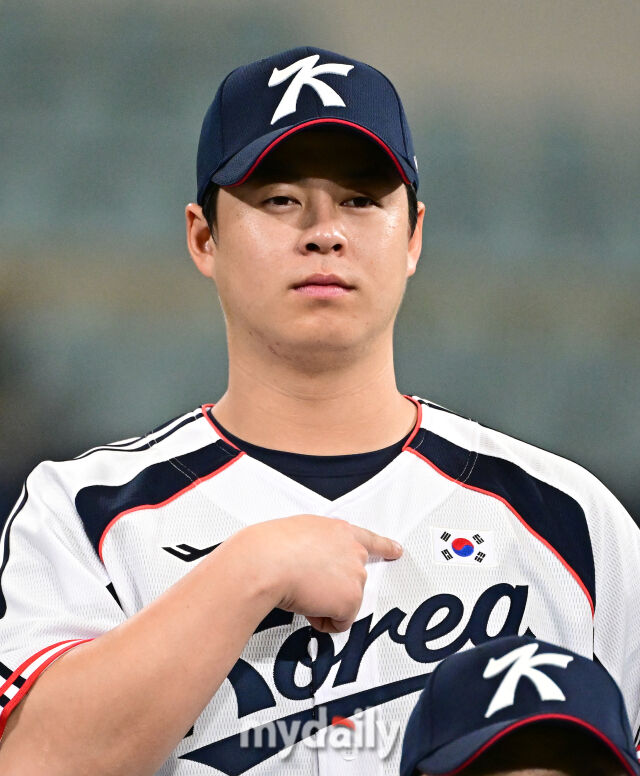 2026년 9월 15일 오후 서울 고척스카이돔에서 '2026 아이치 나고야 아시안게임' 야구대표팀 훈련이 열렸다. 대한민국 야구대표/팀 노시환이 기념촬영을 찍고 있다./마이데일리