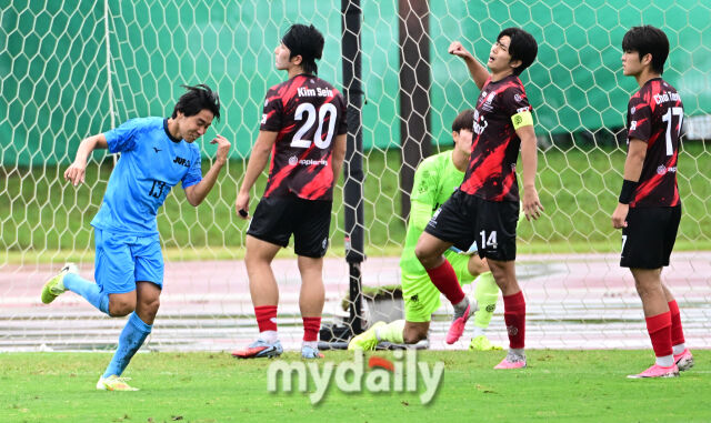 2026년 9월 20일 오후 일본 이바라키현 류가사키시 A메카테크 필드 류가사키에서 '제1회 한·일 대학축구 교류전', 대한민국 UNIV PRO와 일본 U-20 관동대학선발팀의 경기가 열렸다.후지키 히로토가 골을 넣고 기뻐하고 있다./류가사키(일본)=유진형 기자