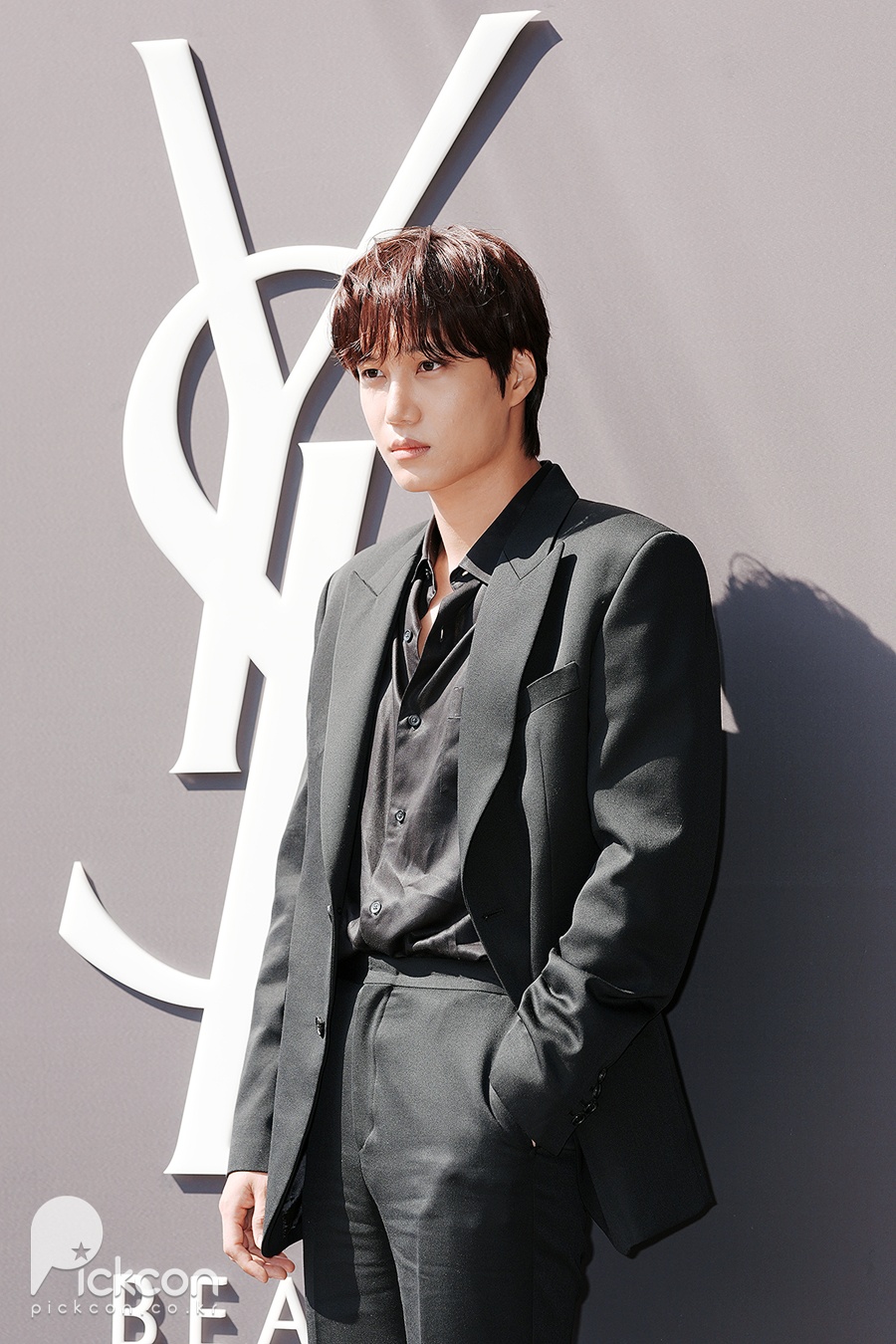 엑소 카이, 한껏 시크하다가도 돌아보면 웃음이 나와 (포토)