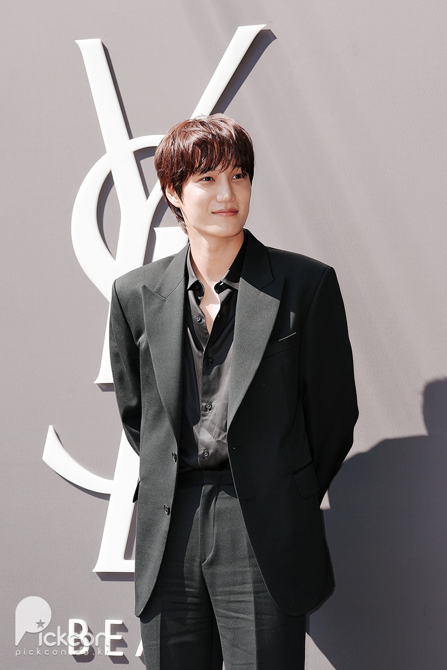 엑소 카이, 한껏 시크하다가도 돌아보면 웃음이 나와 (포토)