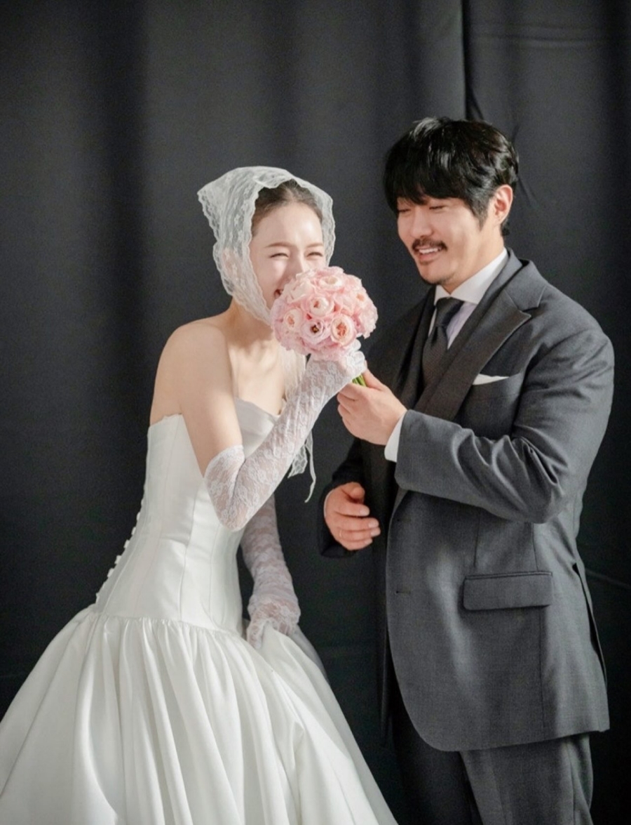 KCM 아내가 이렇게 예뻐…'애셋맘' 안 믿기는 개미 허리 웨딩드레스 자태
