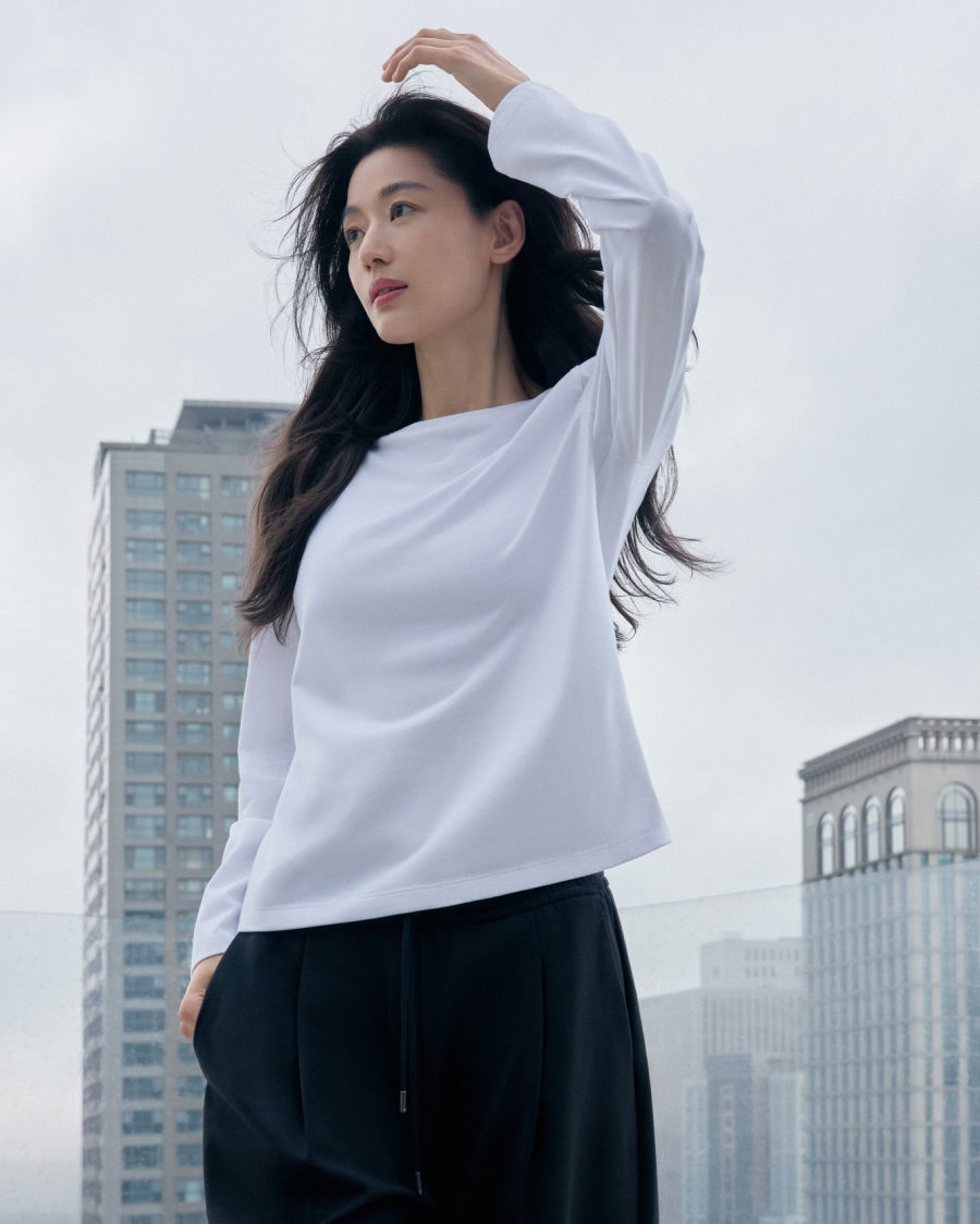 전지현, 46세 애 둘 맘 맞아? 압도적 레깅스룩에 '깜짝'