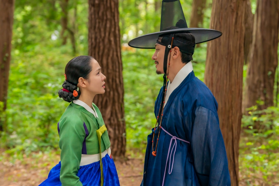 손예진, 지창욱과 금지된 로맨스에 나나와 워맨스까지…아찔한 '스캔들' 스틸 공개