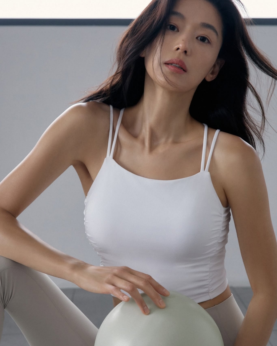 전지현, 46세 애 둘 맘 맞아? 압도적 레깅스룩에 '깜짝'