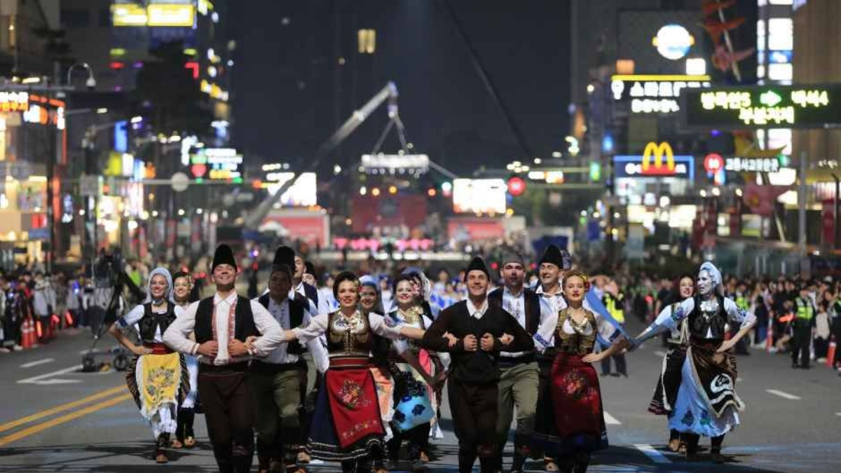 “도심 8차선 도로에 울려 퍼진 전 세계 비트”… 10월, 흥과 열정 넘치는 여행지 1 여행지