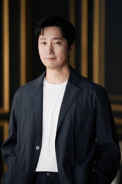 배우 박해일이 영화 ‘암살자(들)’로 돌아왔다. / 하이브미디어코프