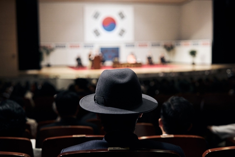 이미 아는 결말에도 빠져들게 만드는 ‘암살자(들)’. / 하이브미디어코프