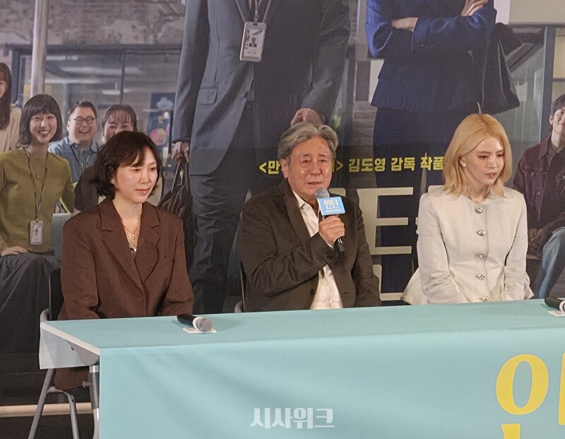 ‘인턴’으로 뭉친 (왼쪽부터) 김도영 감독과 최민식, 한소희. / 시사위크DB